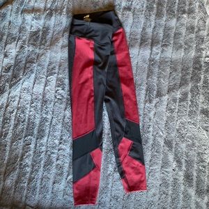 Black/burgundy leggings